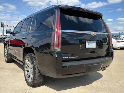 Used 2016 Cadillac Escalade Premium AWD/4WD image 14