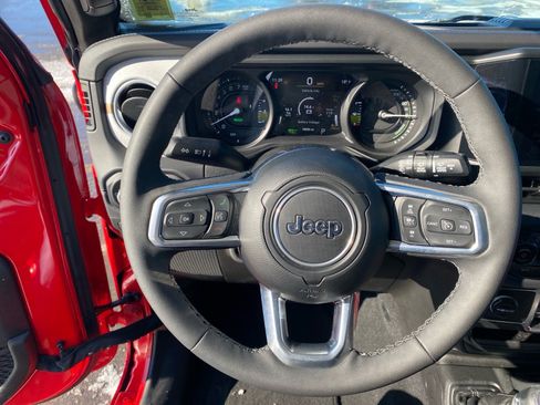 Used 2025 Jeep Wrangler Unlimited Sahara w/ Safety Group AWD/4WD image 76