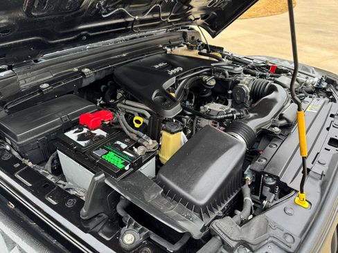 Used 2018 Jeep Wrangler Unlimited Rubicon w/ Steel Bumper Group image 23