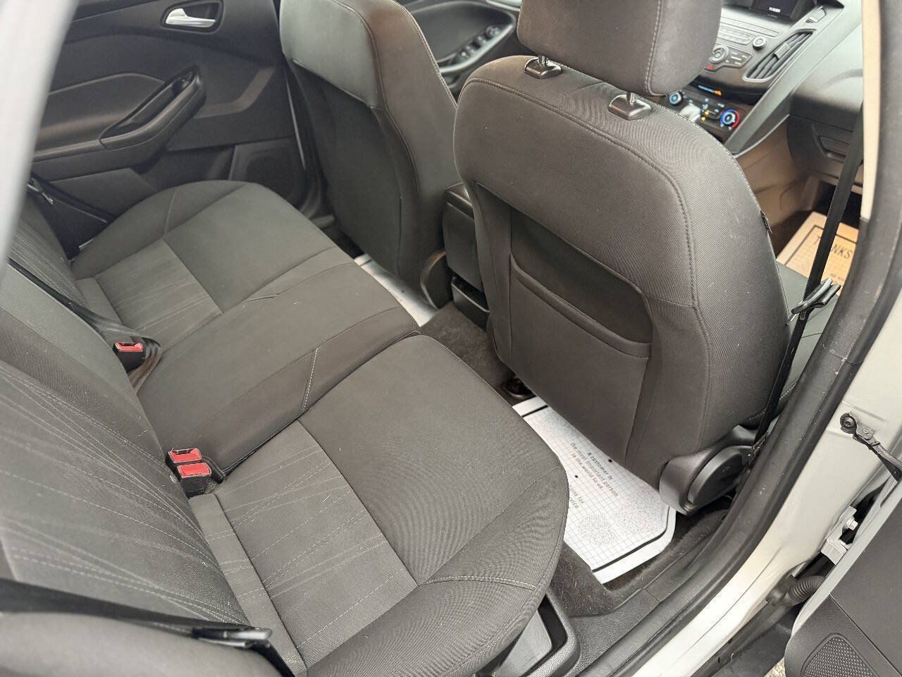 Used 2018 Ford Focus SE FWD image 14