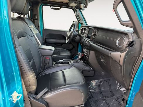Used 2019 Jeep Wrangler Unlimited Sahara AWD/4WD image 24