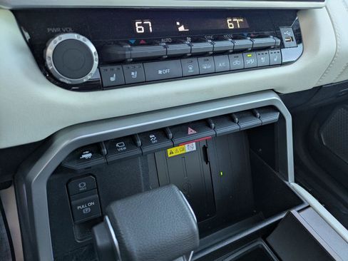 Used 2023 Toyota Tundra Capstone AWD/4WD image 30