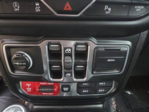 Used 2018 Jeep Wrangler Unlimited Rubicon w/ Safety Group image 25