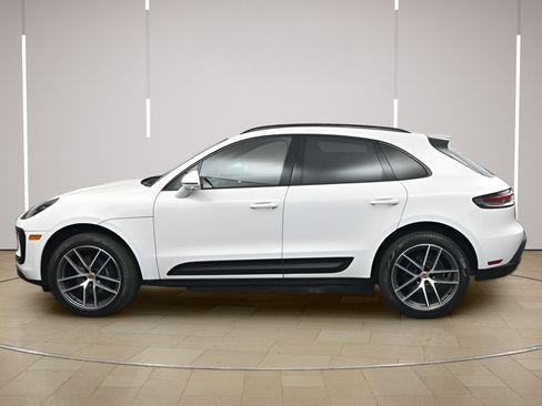 Used 2023 Porsche Macan AWD/4WD image 2
