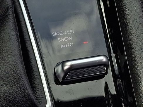 Used 2025 Jeep Compass Limited image 23