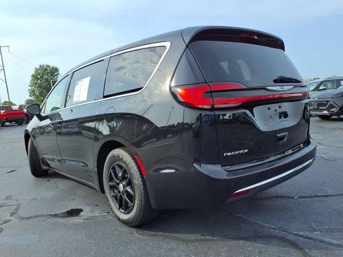 Used 2024 Chrysler Pacifica Touring-L FWD image 30