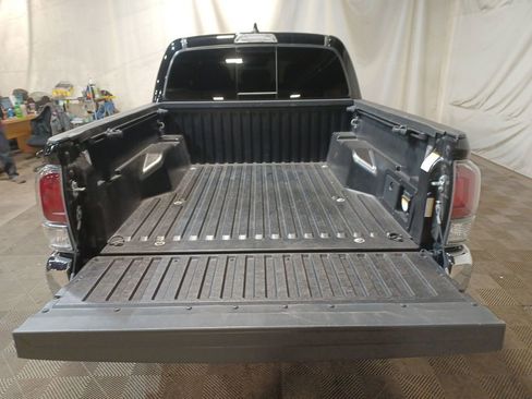 Used 2023 Toyota Tacoma TRD Off-Road image 19