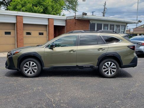 Used 2023 Subaru Outback Premium AWD/4WD image 2