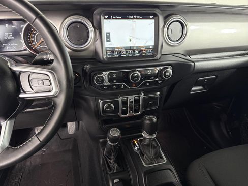 Used 2018 Jeep Wrangler Unlimited Sahara AWD/4WD image 26