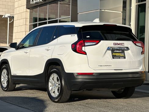 Used 2024 GMC Terrain SLE image 6