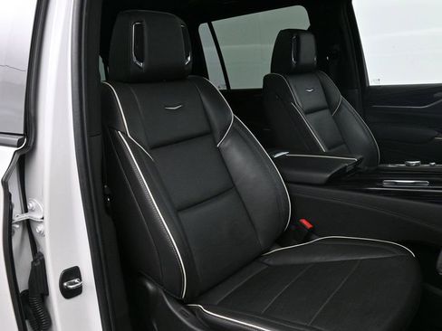 Used 2021 Cadillac Escalade ESV Sport w/ LPO, ONYX Package RWD image 17