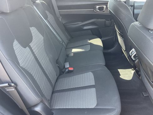 Used 2022 Kia Sorento LX FWD image 11
