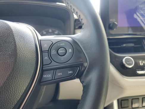 Certified 2025 Toyota Corolla Cross LE FWD image 22