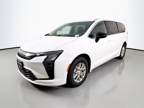 New 2027 Chrysler Pacifica Select FWD image 3