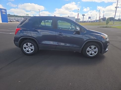 Used 2018 Chevrolet Trax LS FWD image 14