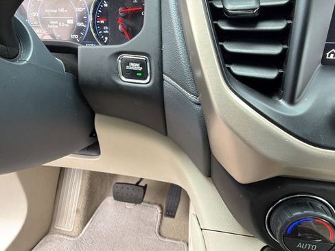 Used 2021 GMC Acadia Denali w/ Denali Ultimate Package image 17