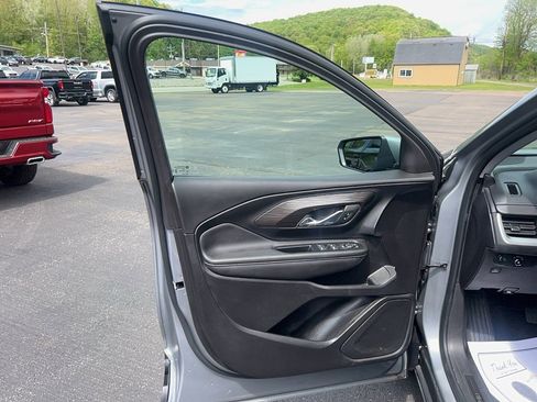Used 2023 GMC Terrain SLE image 11