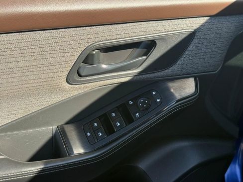 Used 2022 Nissan Rogue S image 16