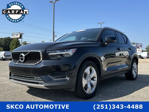 Used 2020 Volvo XC40 T5 Momentum image 1