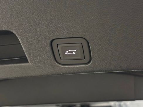 New 2026 GMC Acadia Denali Ultimate w/ LPO, Floor Liner Package AWD/4WD image 15