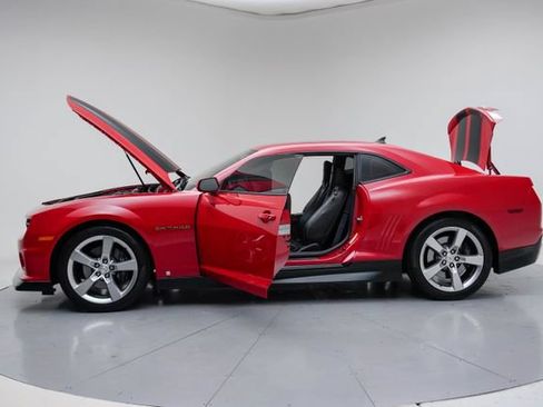 Used 2010 Chevrolet Camaro SS w/ LPO, Ground Effects Package RWD image 17