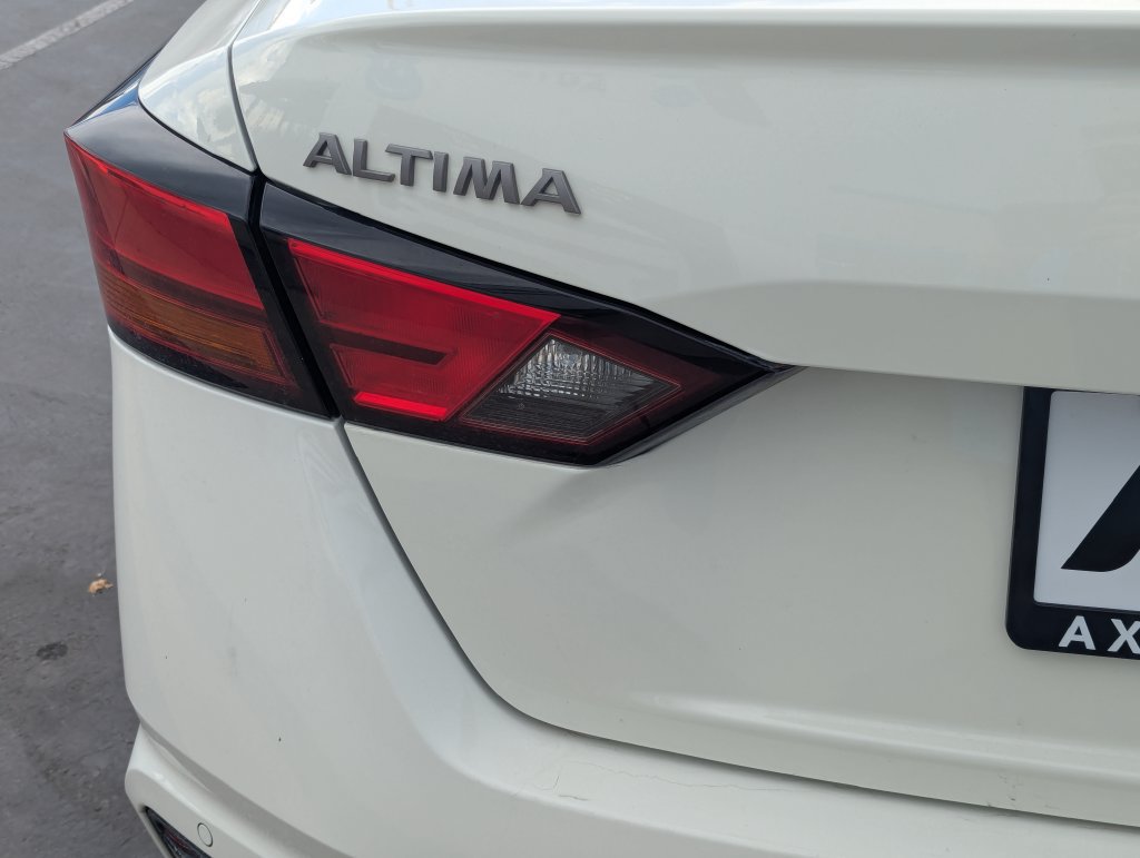 Used 2025 Nissan Altima 2.5 SV FWD image 5