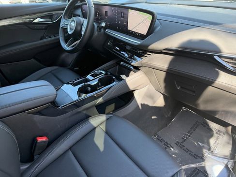 Used 2025 Buick Envision Preferred image 11