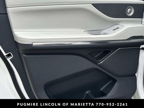 New 2026 Lincoln Navigator L Reserve AWD/4WD image 22