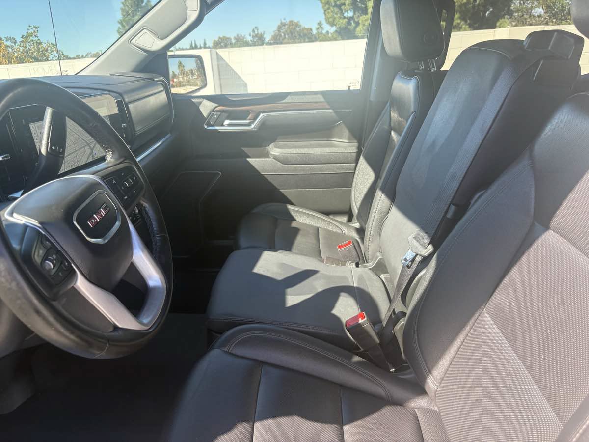 Used 2025 GMC Sierra 1500 SLT AWD/4WD image 30