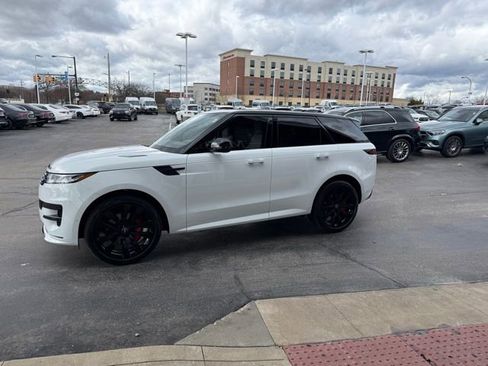 Used 2024 Land Rover Range Rover Sport Dynamic SE image 4