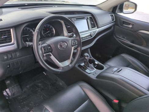 Used 2019 Toyota Highlander XLE image 10