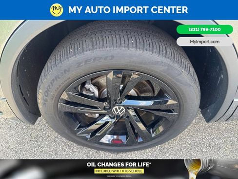 Used 2024 Volkswagen Tiguan SE R-Line AWD/4WD image 9