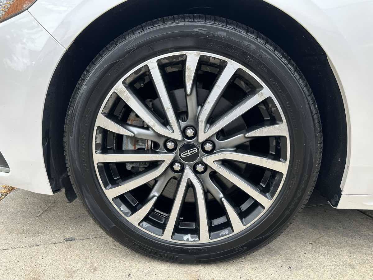Used 2017 Lincoln Continental Select FWD image 9