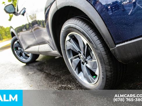 Used 2025 Nissan Rogue SV FWD image 15