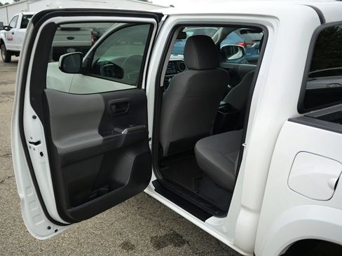 Used 2023 Toyota Tacoma SR5 AWD/4WD image 33
