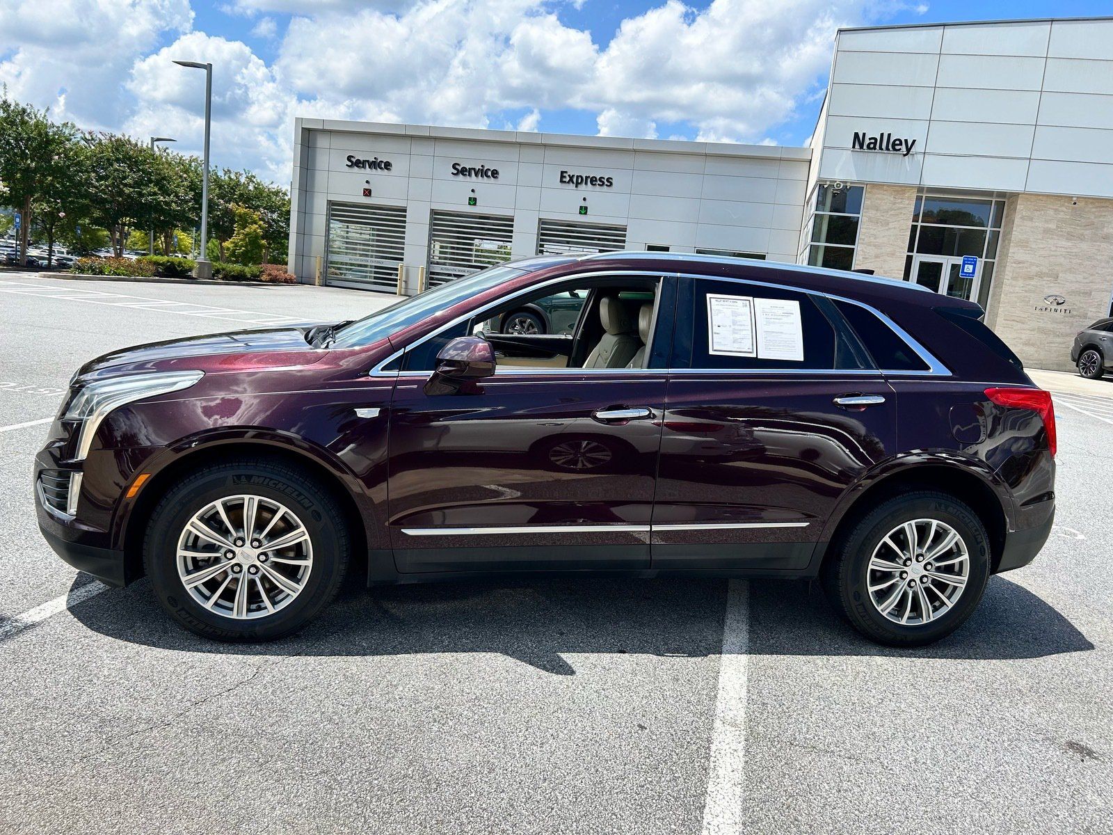 Used 2017 Cadillac XT5 Luxury w/ Driver Awareness Package FWD image 9