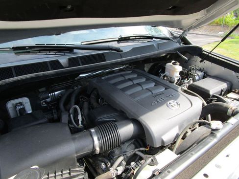 Used 2019 Toyota Tundra SR5 AWD/4WD image 15