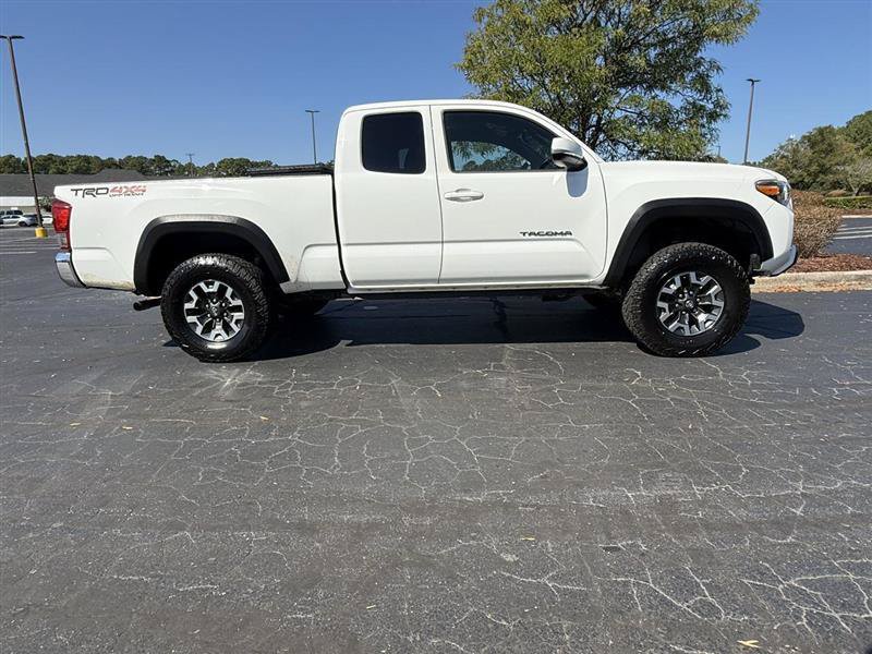 Used 2017 Toyota Tacoma TRD Off-Road w/ Tow Package AWD/4WD image 8
