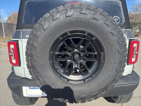 Used 2023 Ford Bronco Badlands image 5