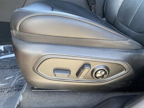 Used 2023 Jeep Grand Cherokee Overland image 21