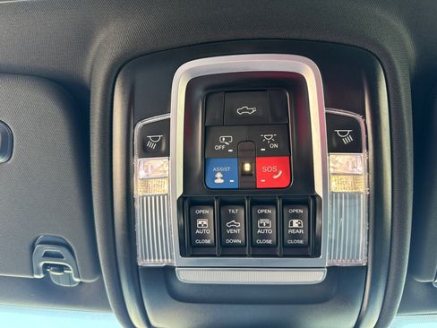 Used 2024 RAM 1500 Laramie AWD/4WD image 12