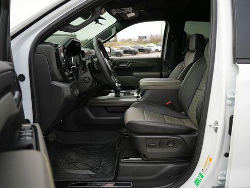 Used 2026 Chevrolet Silverado 1500 ZR2 w/ Dark Appearance Package AWD/4WD image 26