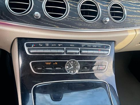 Used 2017 Mercedes-Benz E 300 image 32