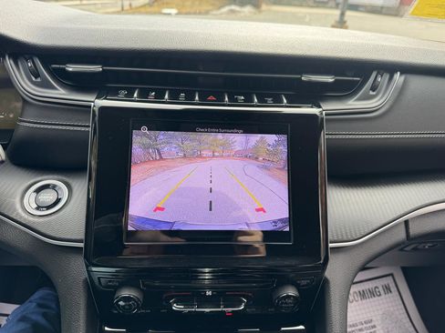 Used 2023 Jeep Grand Cherokee Laredo image 18