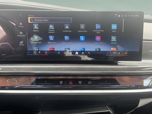 Used 2026 BMW 750e xDrive AWD/4WD image 23