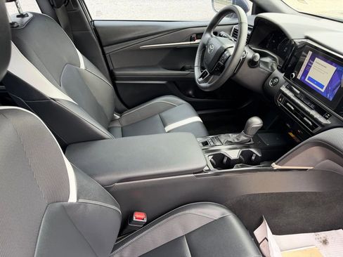 Used 2025 Toyota Camry SE image 16