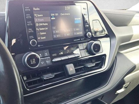 Used 2021 Toyota Highlander LE image 10