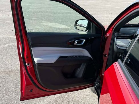 New 2026 Jeep Compass Limited image 25