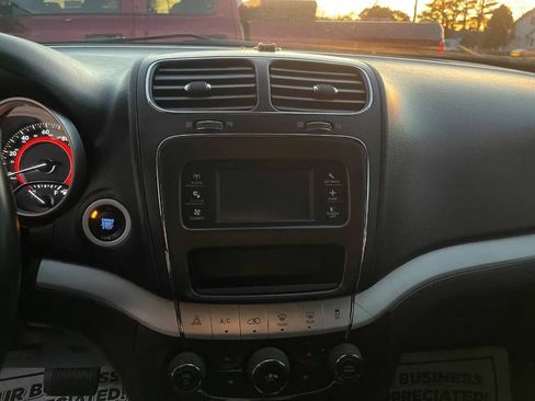 Used 2020 Dodge Journey SE w/ SE Popular Equipment Group FWD image 19