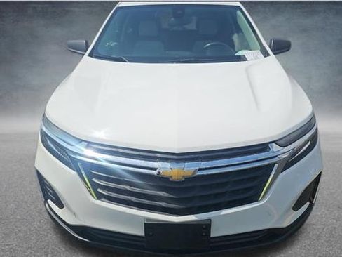Used 2024 Chevrolet Equinox LS w/ LS Convenience Package FWD image 2